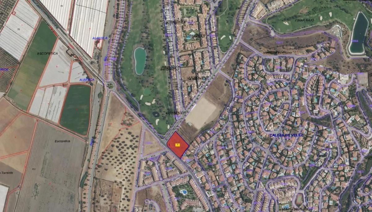 Terreno en venta en Caleta de Velez, Malaga photo 4