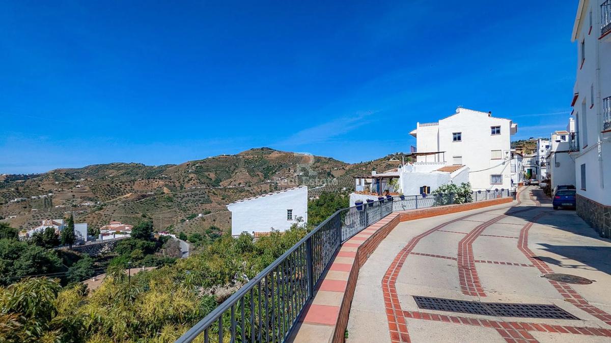 Terreno en venta en Canillas de Albaida, Malaga photo 3