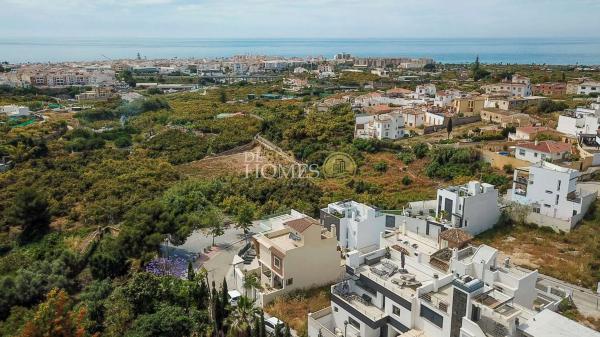 Terreno en Avda Pescia - Ctra de Frigiliana thumbnail 1