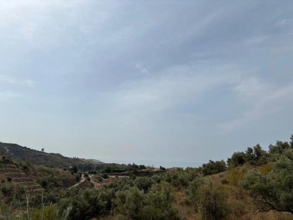 Terreno en carretera Benagalbón thumbnail 2