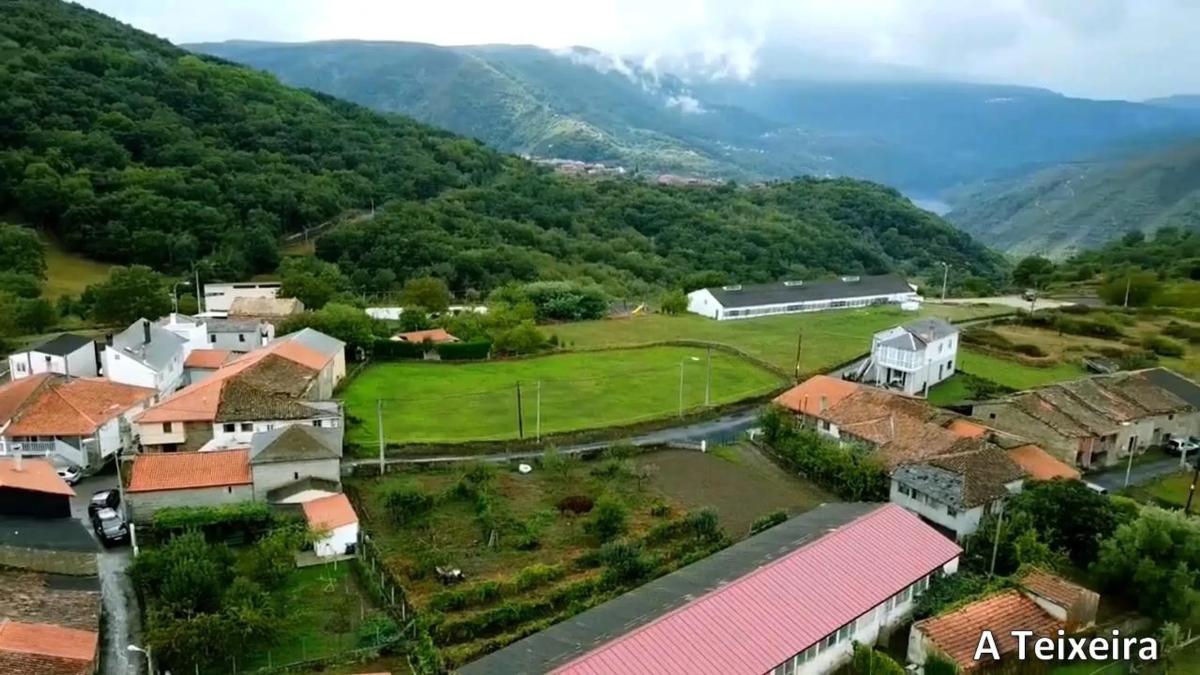 Terreno en venta en A Teixeira, Ourense photo 2