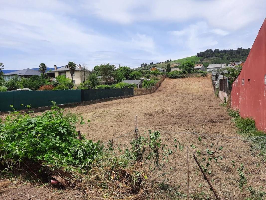 Terreno en venta en O Barco de Valdeorras, Ourense photo 1