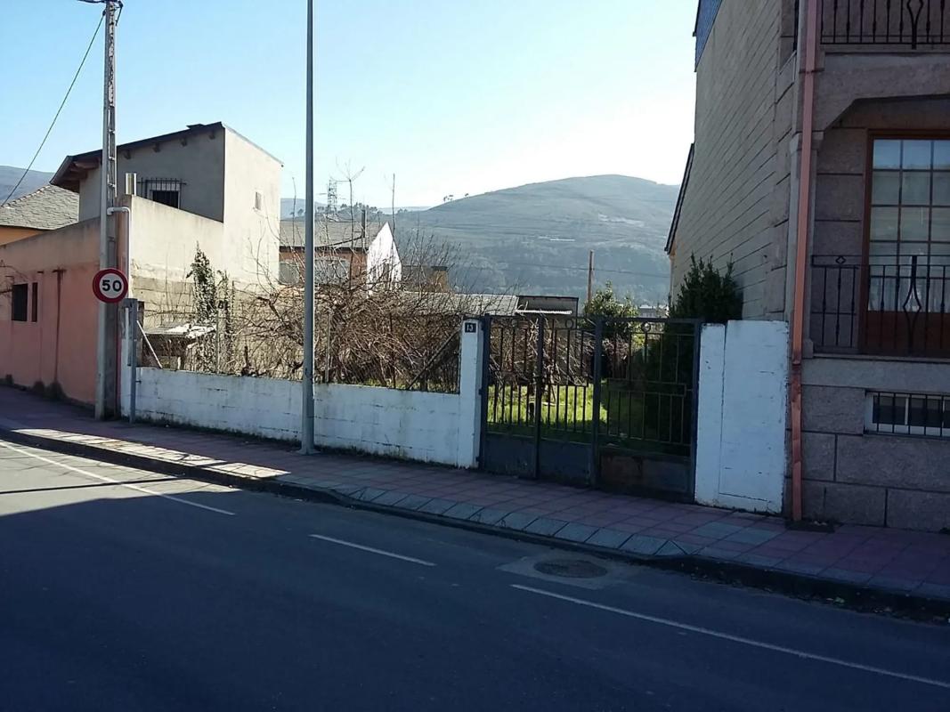 Terreno en venta en O Barco de Valdeorras, Ourense photo 1