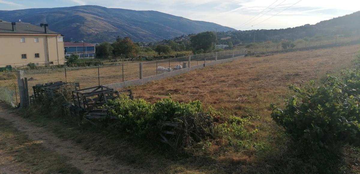 Terreno en venta en O Barco de Valdeorras, Ourense photo 1