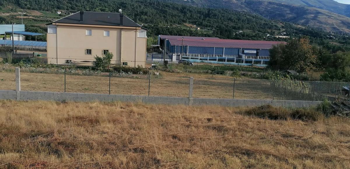 Terreno en venta en O Barco de Valdeorras, Ourense photo 5