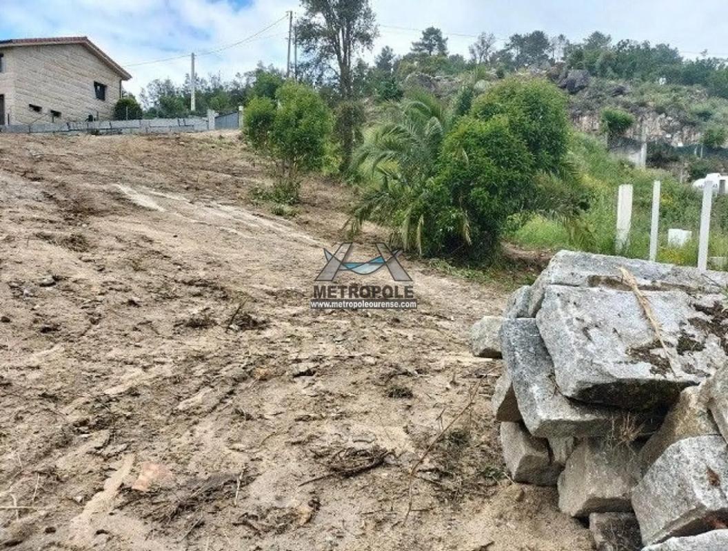 Terreno en venta en Toén, Ourense photo 1