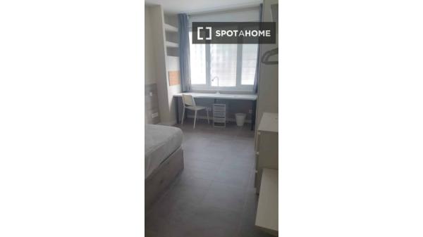 Habitación en piso compartido en alquiler en Portazgo, Madrid thumbnail 1