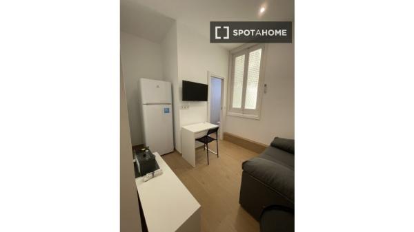 Habitación en piso compartido, Universidad, Madrid thumbnail 1