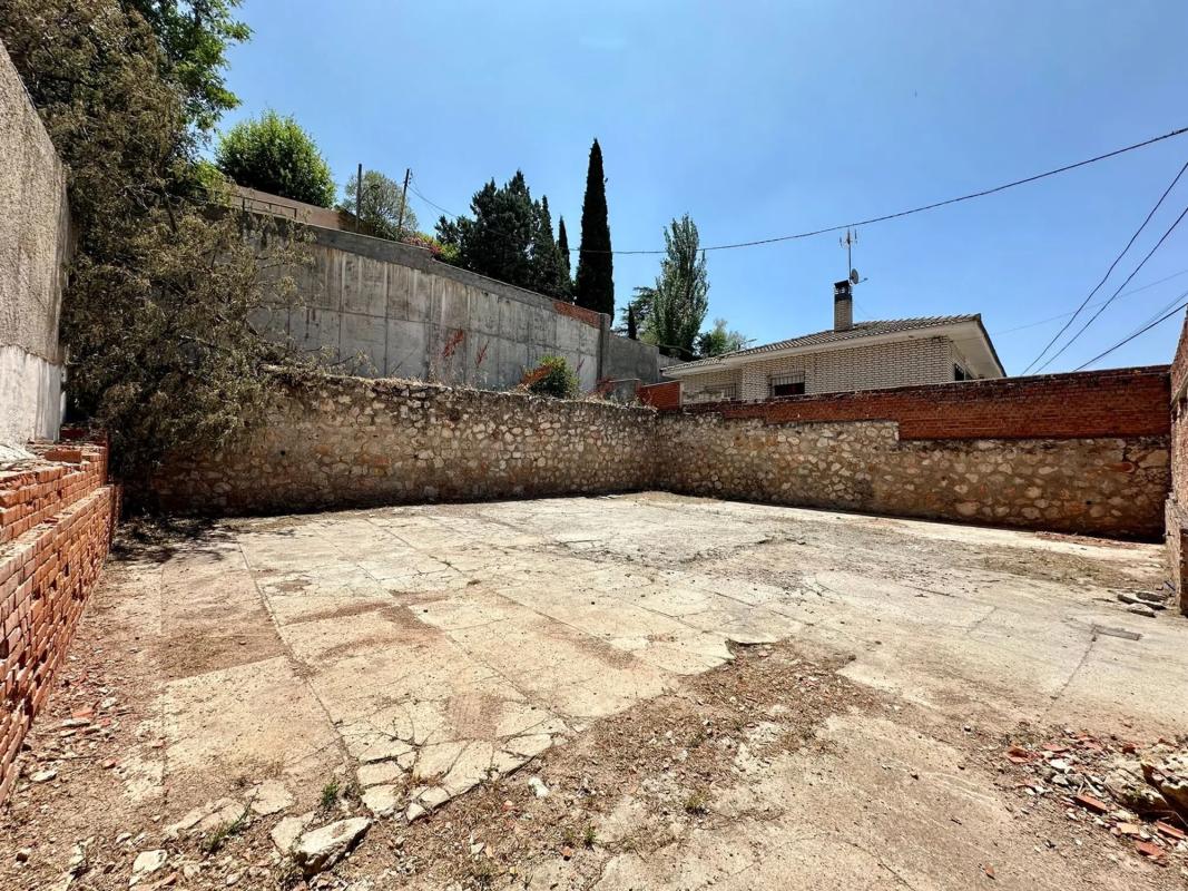 Terreno en venta en Los Santos de la Humosa, Madrid photo 2