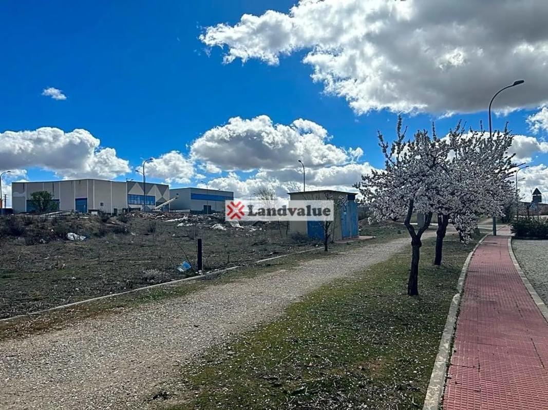 Terreno en venta en Loeches, Madrid photo 3