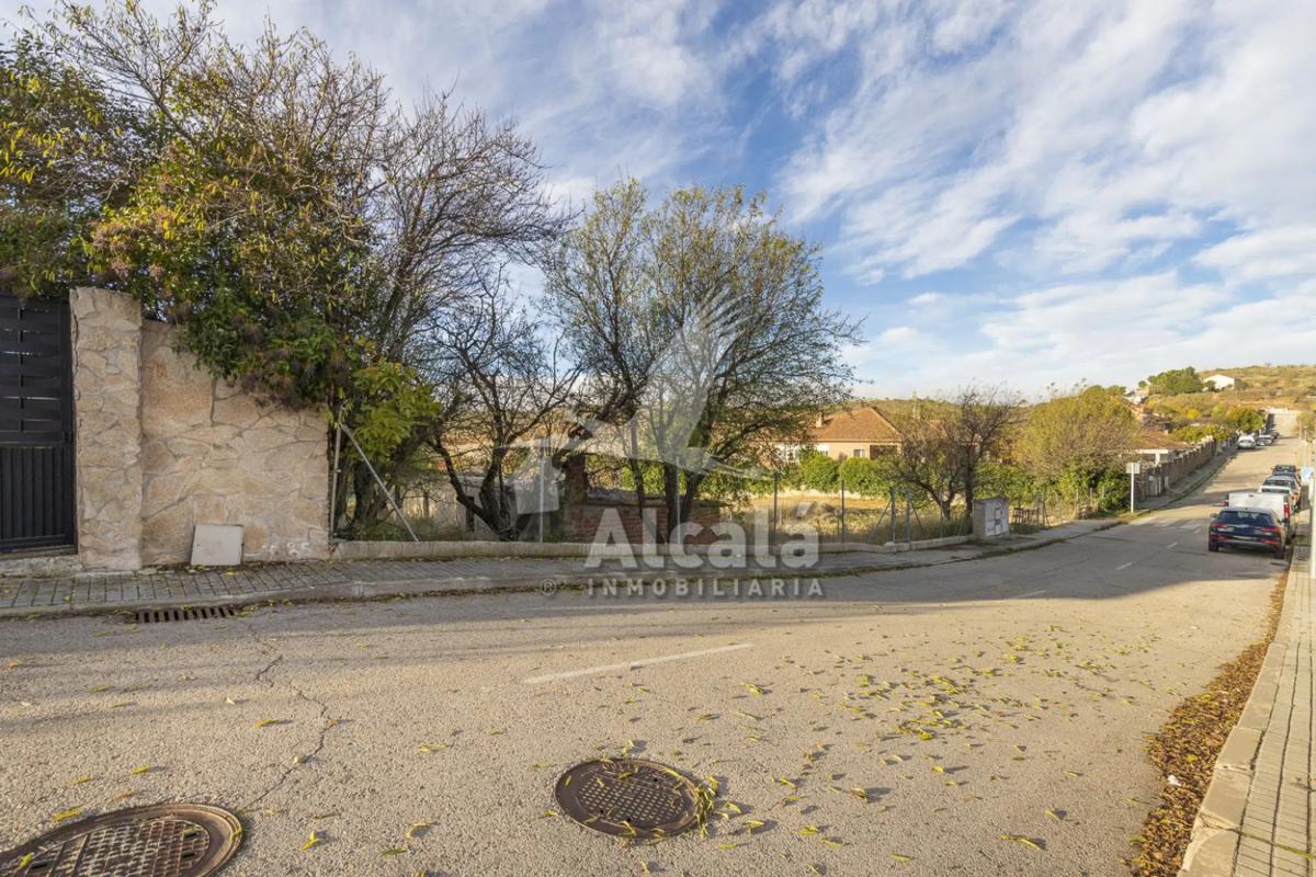 Terreno en venta en Camarma de Esteruelas, Madrid photo 3