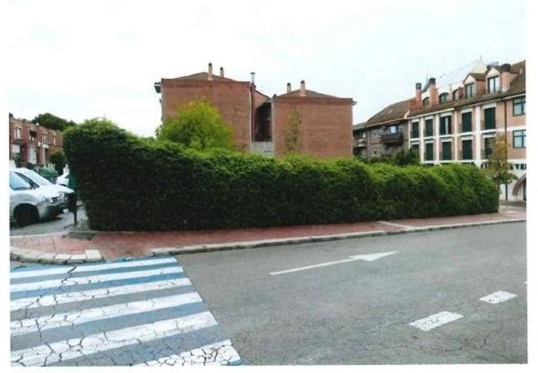 Terreno en calle de Rafael Alberti, 17 thumbnail 1