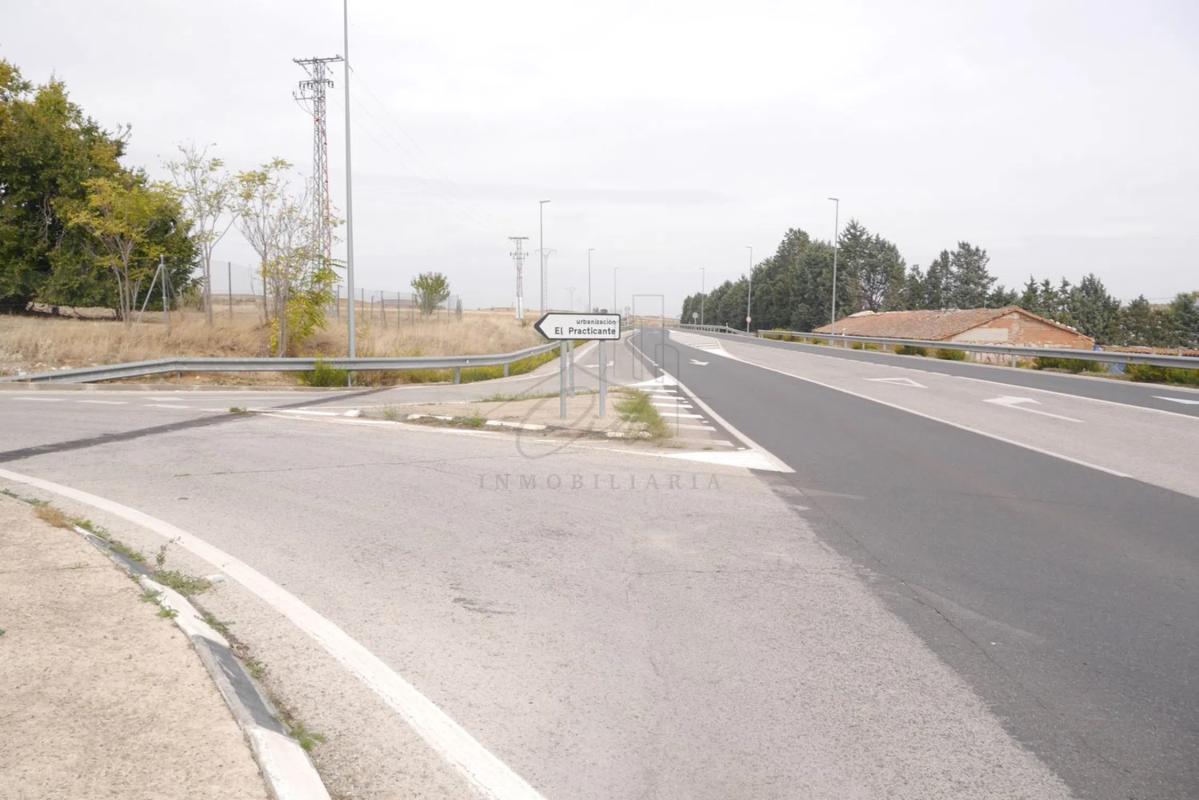 Terreno en venta en Camarma de Esteruelas, Madrid photo 2