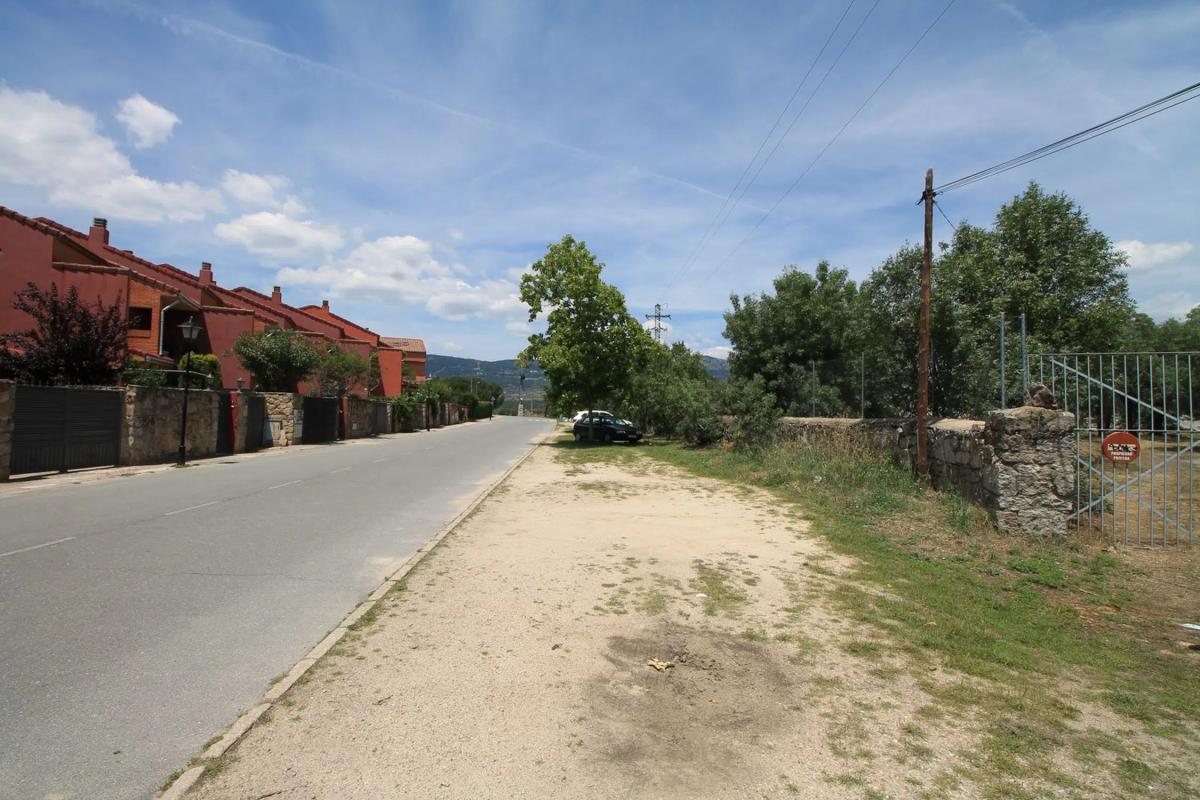 Terreno en venta en Guadarrama, Madrid photo 2