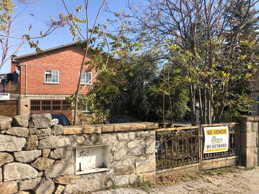 Terreno en venta en Hoyo de Manzanares, Madrid photo 2
