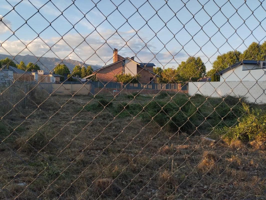 Terreno en venta en Moralzarzal, Madrid photo 1