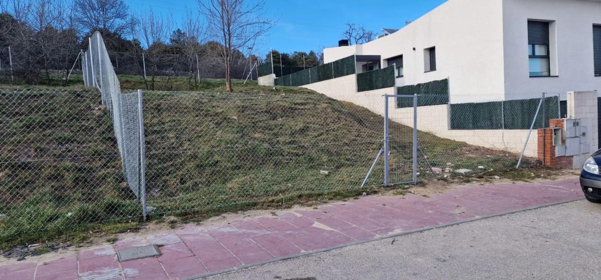 Terreno en venta en Moralzarzal, Madrid photo 1
