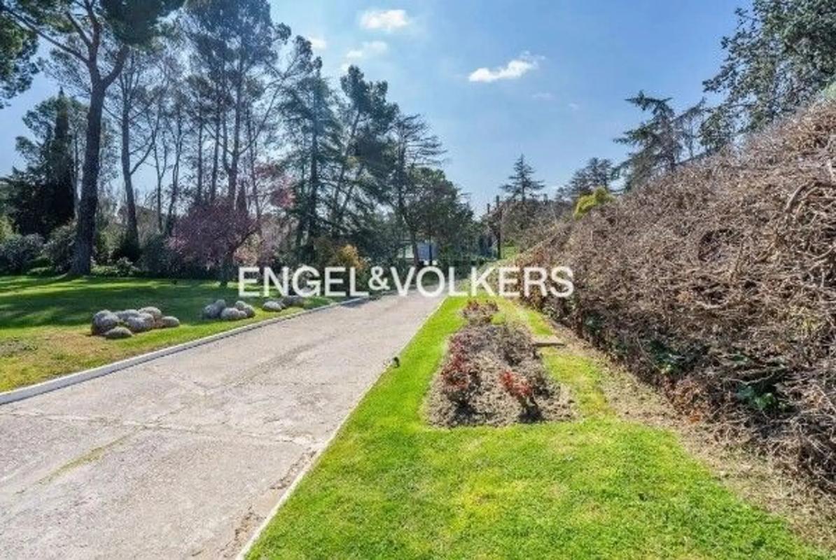 Działka na sprzedaż w Pozuelo de Alarcón, Madryt photo 4