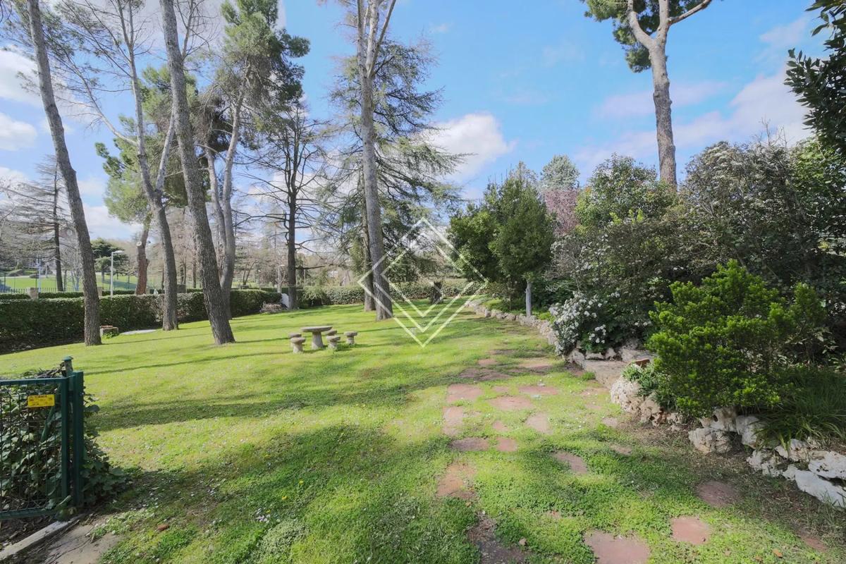 Terreno en venta en Pozuelo de Alarcón, Madrid photo 3