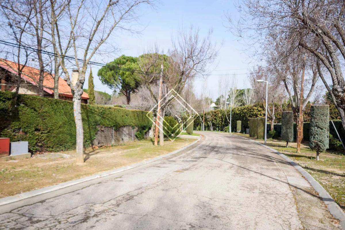 Terreno en venta en Pozuelo de Alarcón, Madrid photo 4