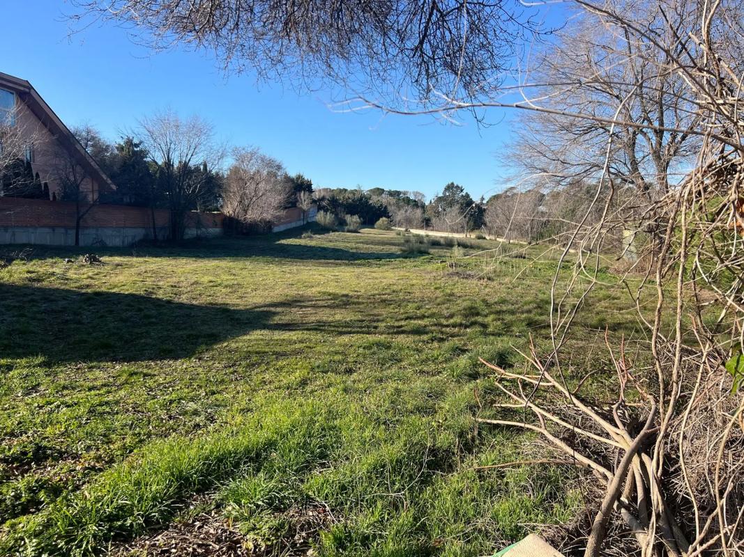 Terreno en venta en Pozuelo de Alarcón, Madrid photo 2