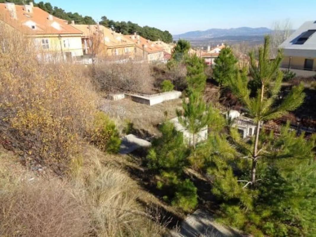 Terreno en venta en San Lorenzo de El Escorial, Madrid photo 1