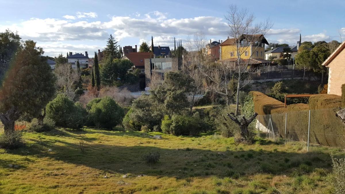 Terreno en venta en Torrelodones, Madrid photo 1