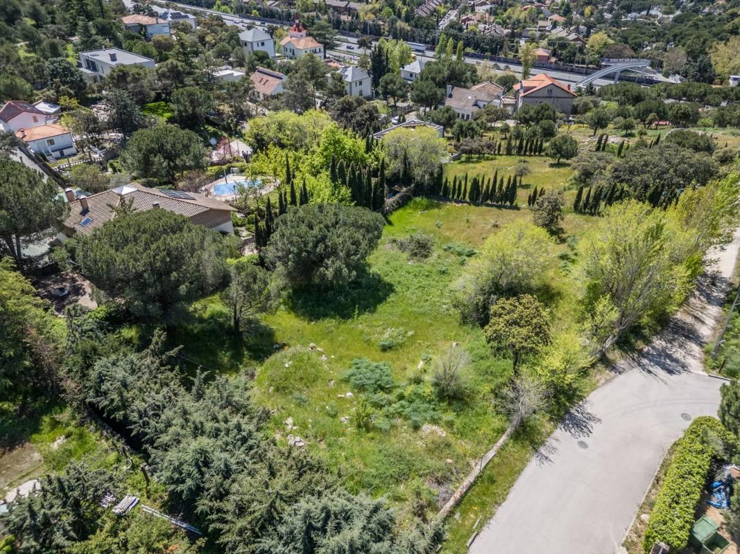 Terreno en venta en Torrelodones, Madrid photo 2