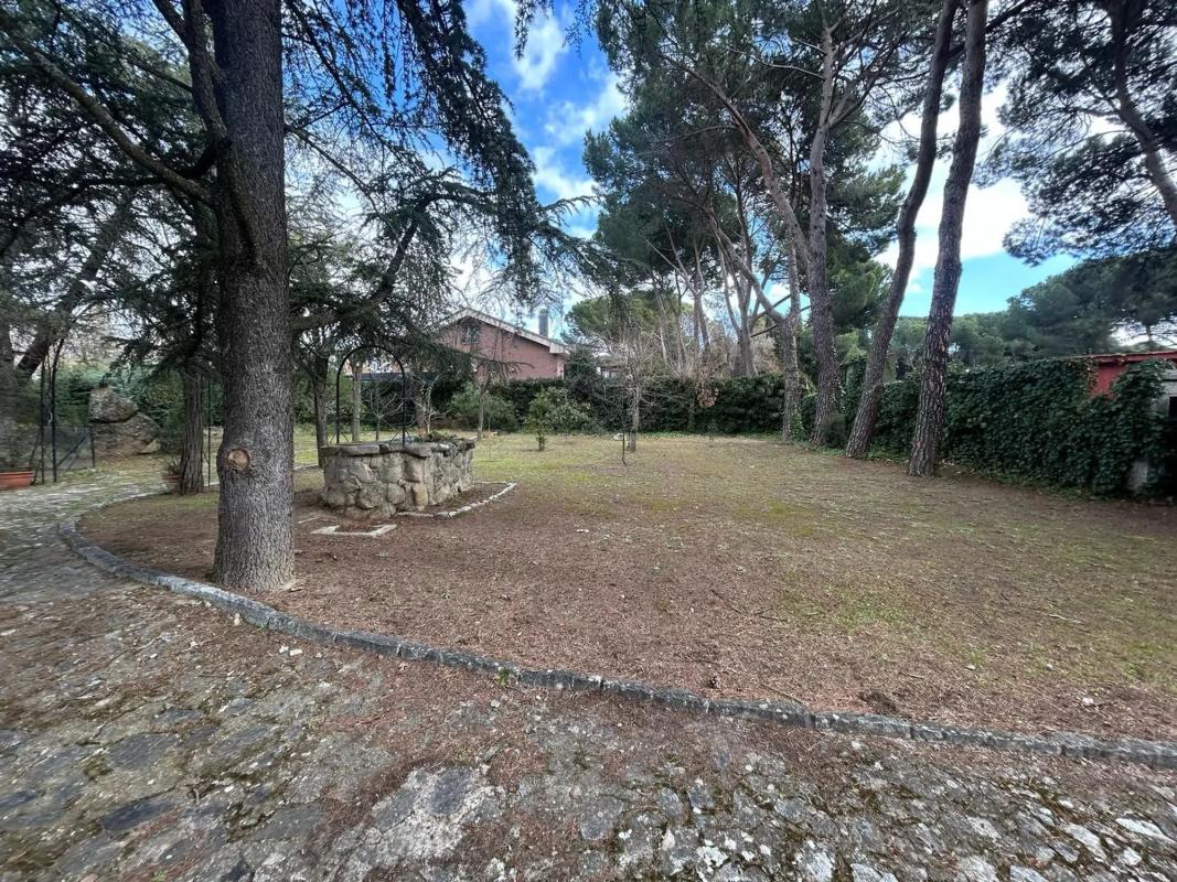 Terreno en venta en Torrelodones, Madrid photo 5