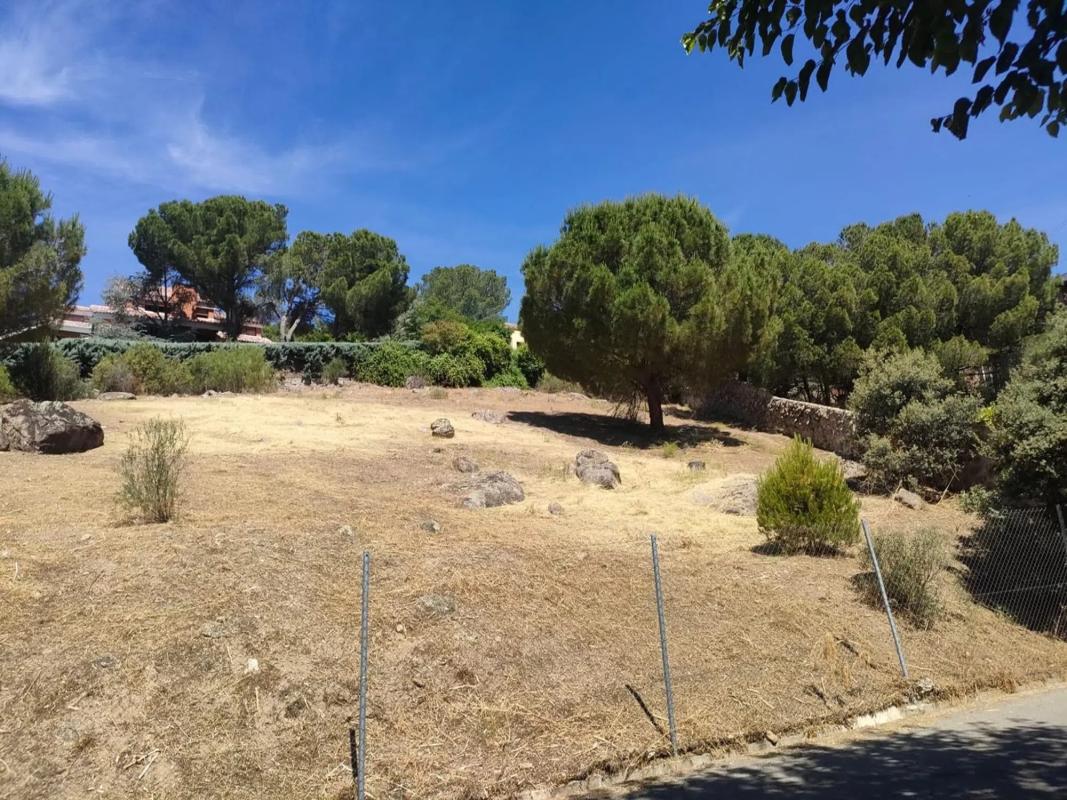 Terreno en venta en Torrelodones, Madrid photo 1