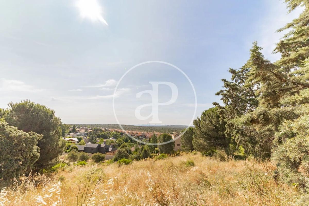 Terreno en venta en Torrelodones, Madrid photo 3