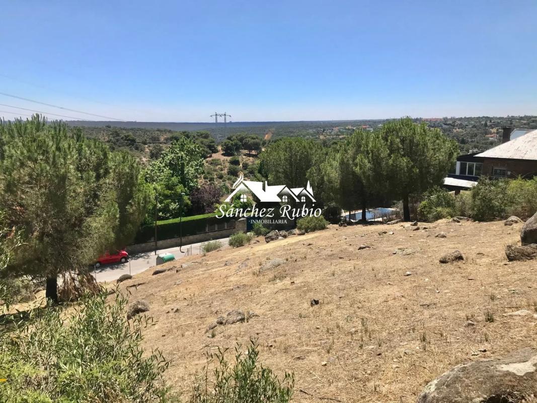 Terreno en venta en Torrelodones, Madrid photo 2