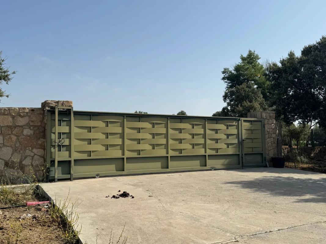 Land for sale in Valdemorillo, Madrid photo 3