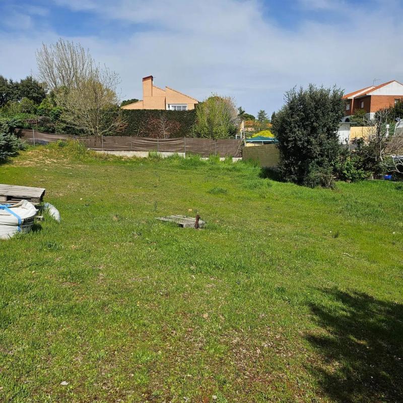 Terreno en venta en Valdemorillo, Madrid photo 2