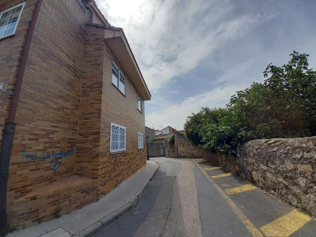 Terreno en venta en Valdemorillo, Madrid photo 4