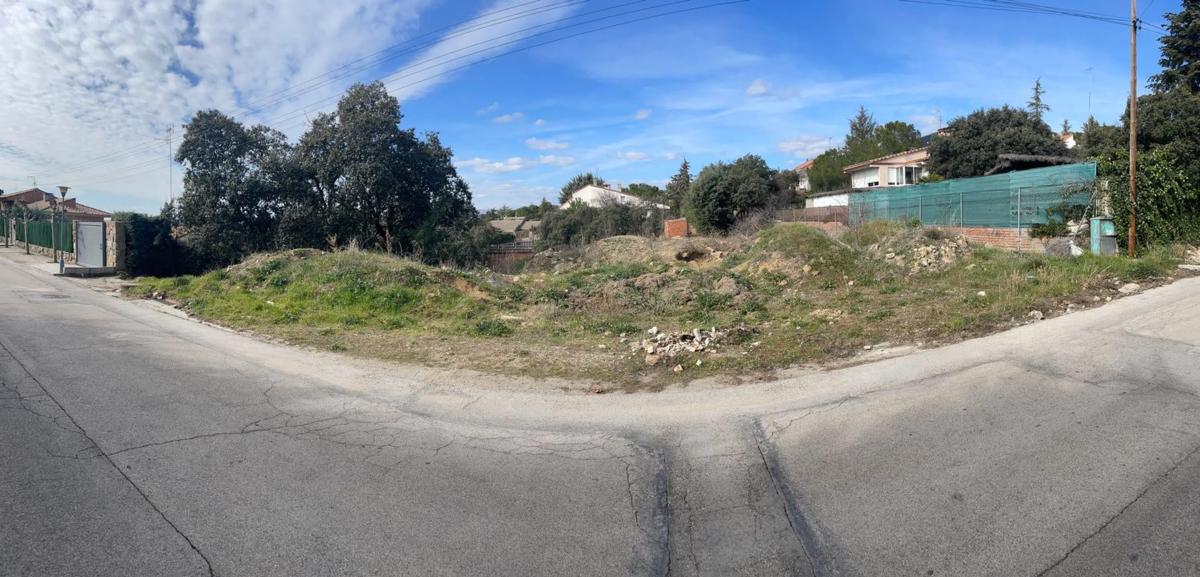 Terreno en venta en Valdemorillo, Madrid photo 2