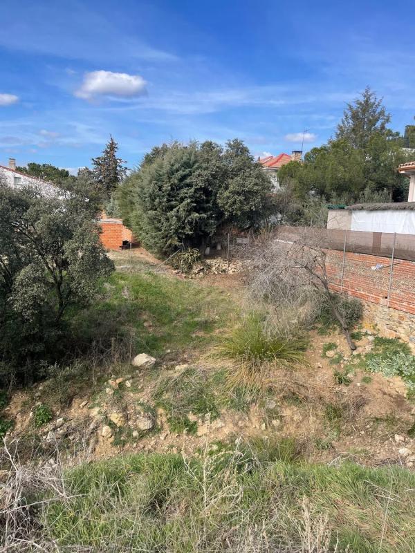 Terreno en venta en Valdemorillo, Madrid photo 4