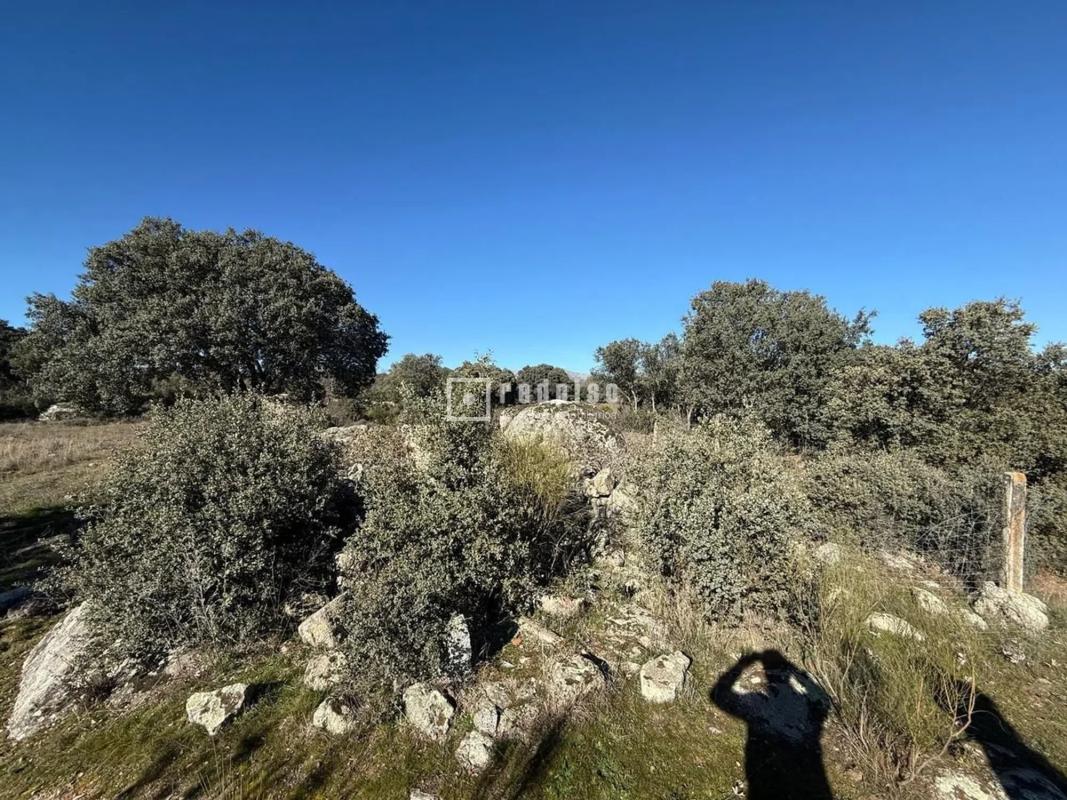 Terreno en venta en Valdemorillo, Madrid photo 1
