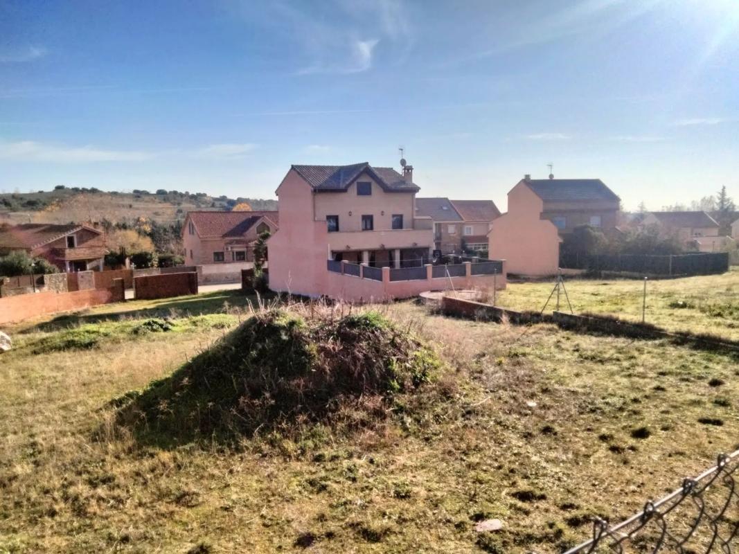 Terreno en venta en Valdemorillo, Madrid photo 2