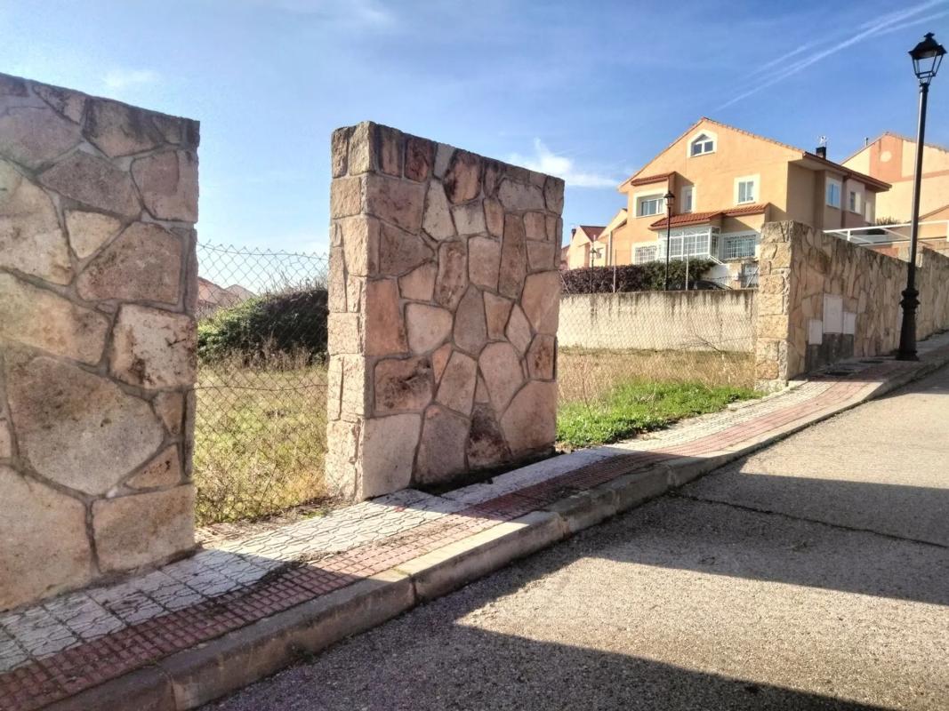 Terreno en venta en Valdemorillo, Madrid photo 3
