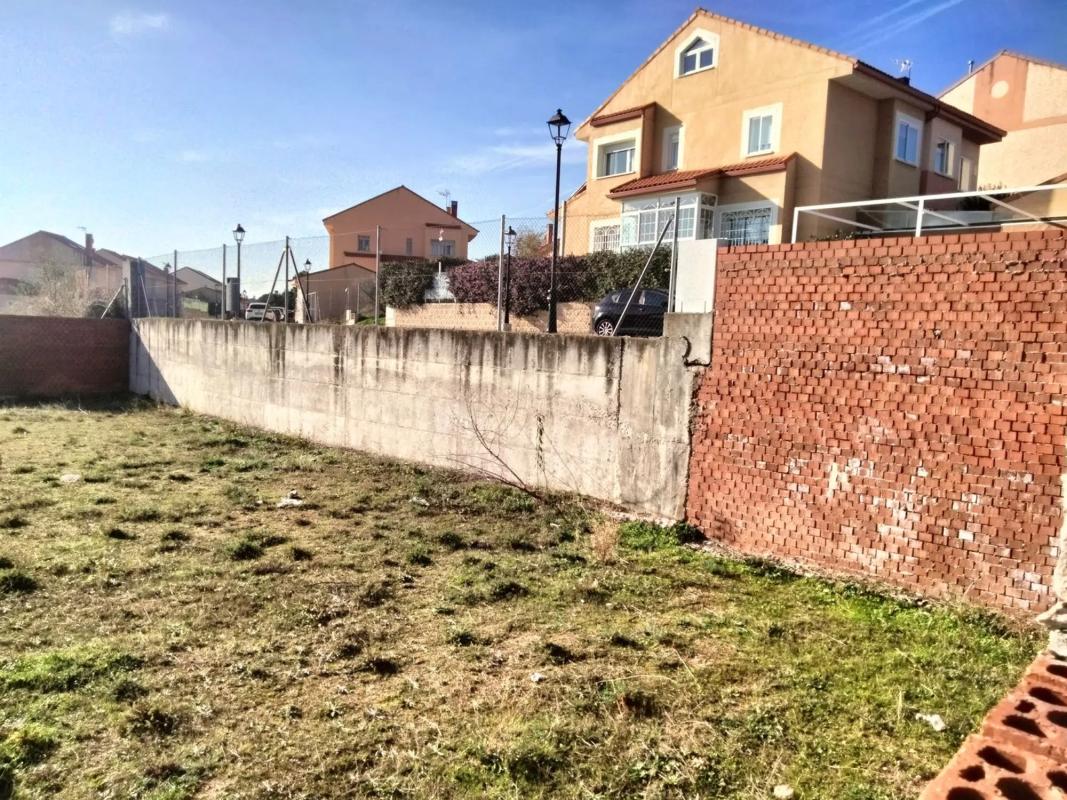 Terreno en venta en Valdemorillo, Madrid photo 5