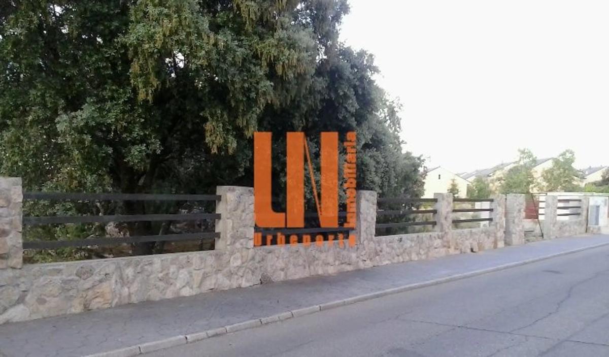 Terreno en venta en Valdemorillo, Madrid photo 1