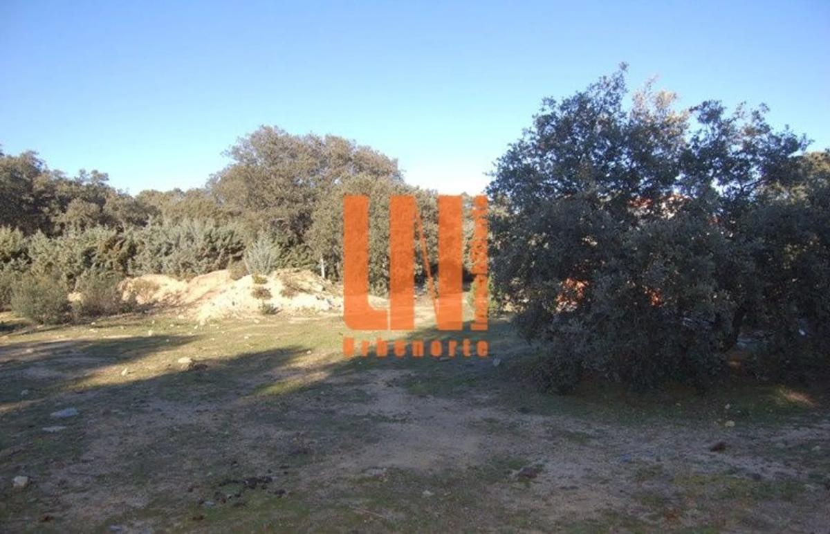 Terreno en venta en Valdemorillo, Madrid photo 2
