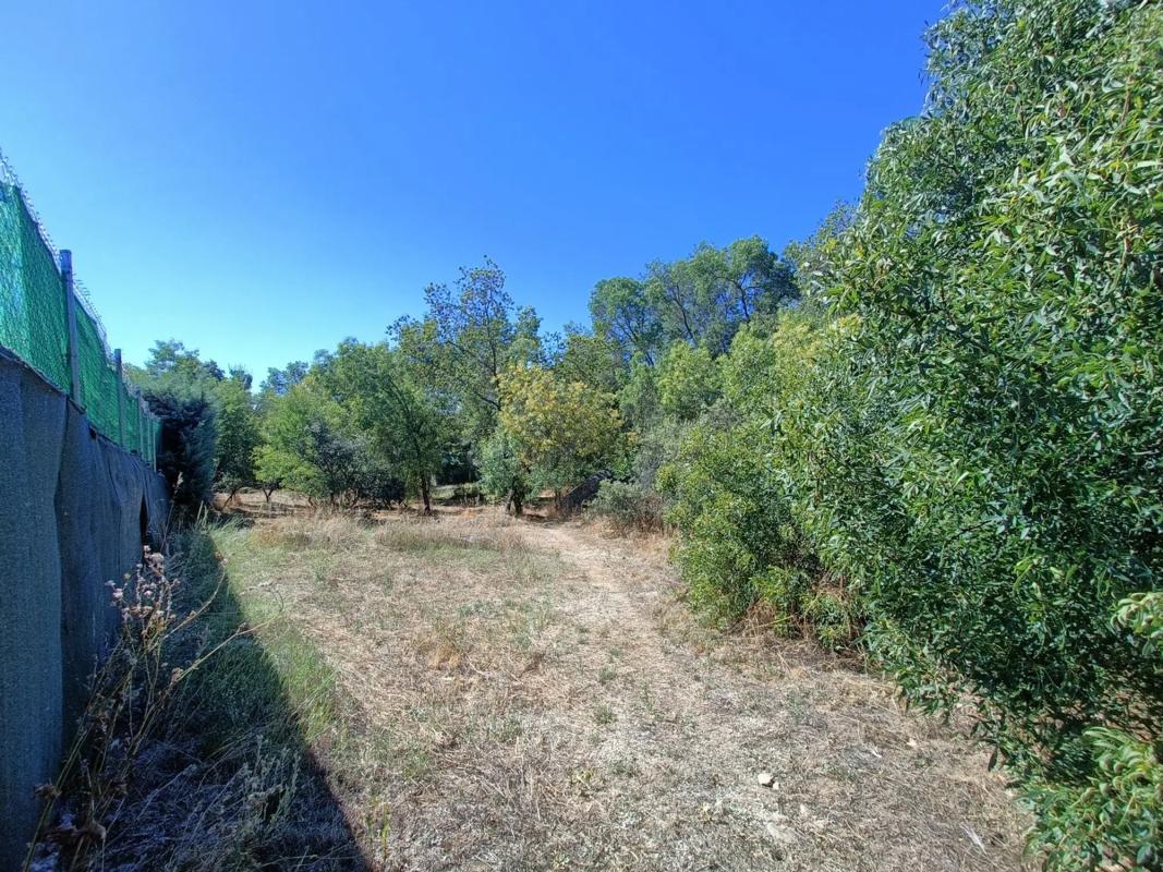 Terreno en venta en Valdemorillo, Madrid photo 2