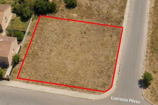 Terreno en calle Lucrecia Perez thumbnail 1