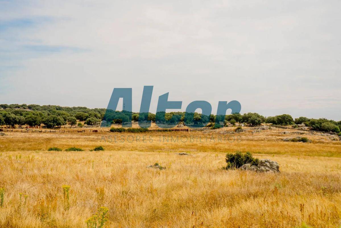 Terreno en venta en Manzanares el Real, Madrid photo 5