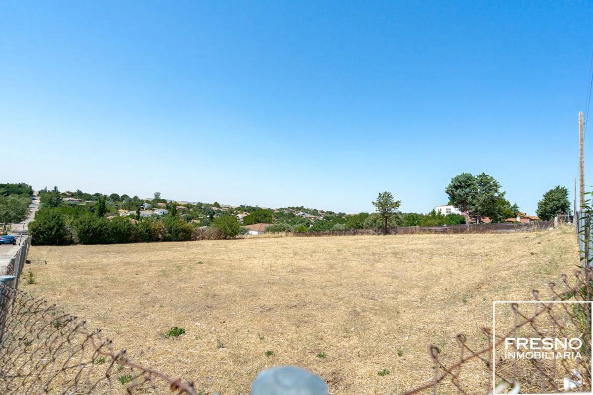 Terreno en venta en Serracines, Madrid photo 1