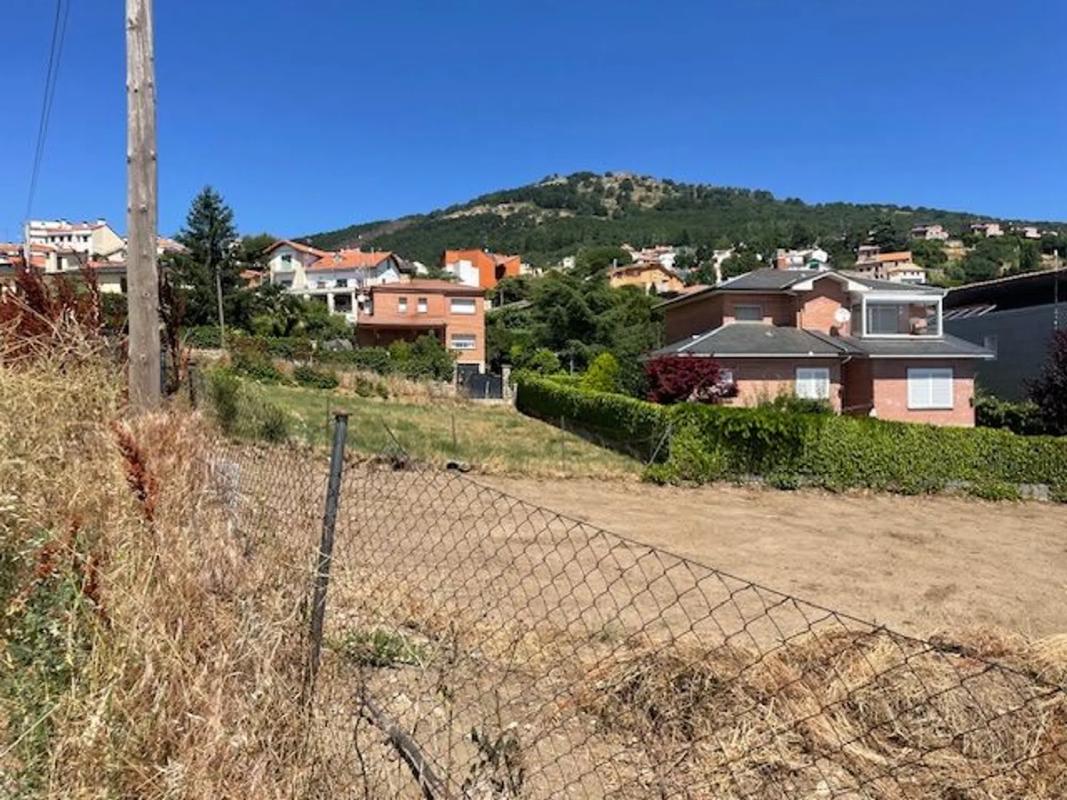 Terreno en venta en Miraflores de la Sierra, Madrid photo 1