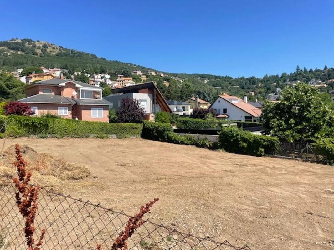 Terreno en venta en Miraflores de la Sierra, Madrid photo 2