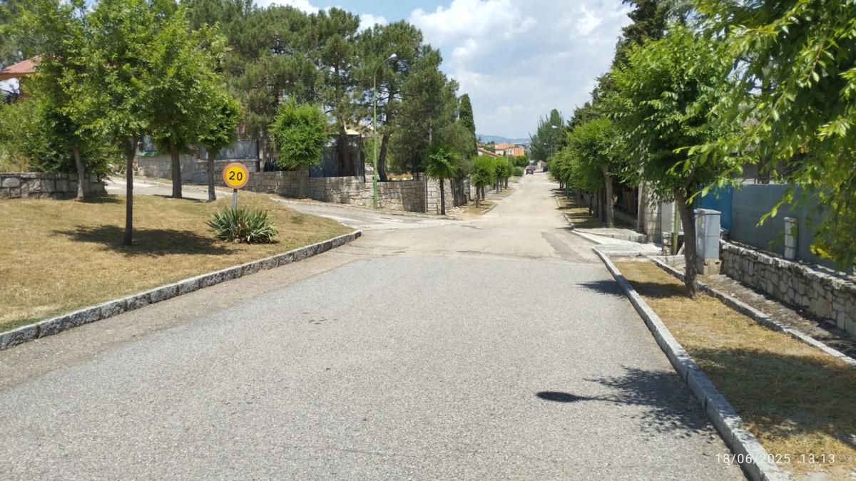 Terreno en venta en Lozoyuela-Navas-Sieteiglesias, Madrid photo 2